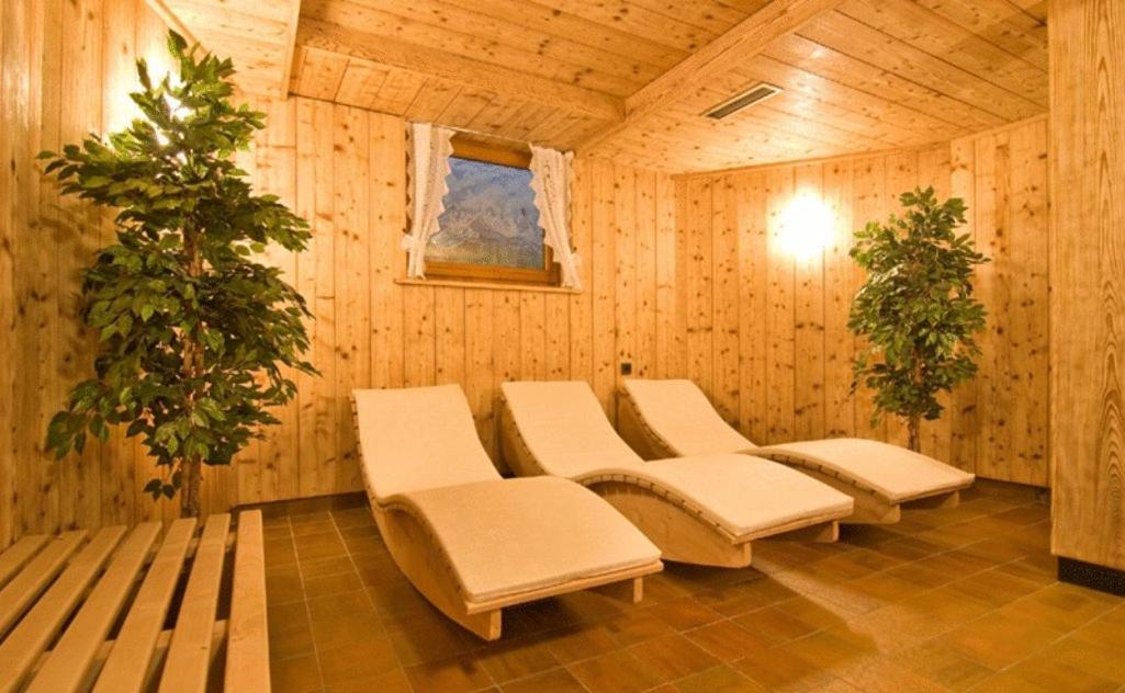 Aparthotel Kroesbacher フルプメス エクステリア 写真