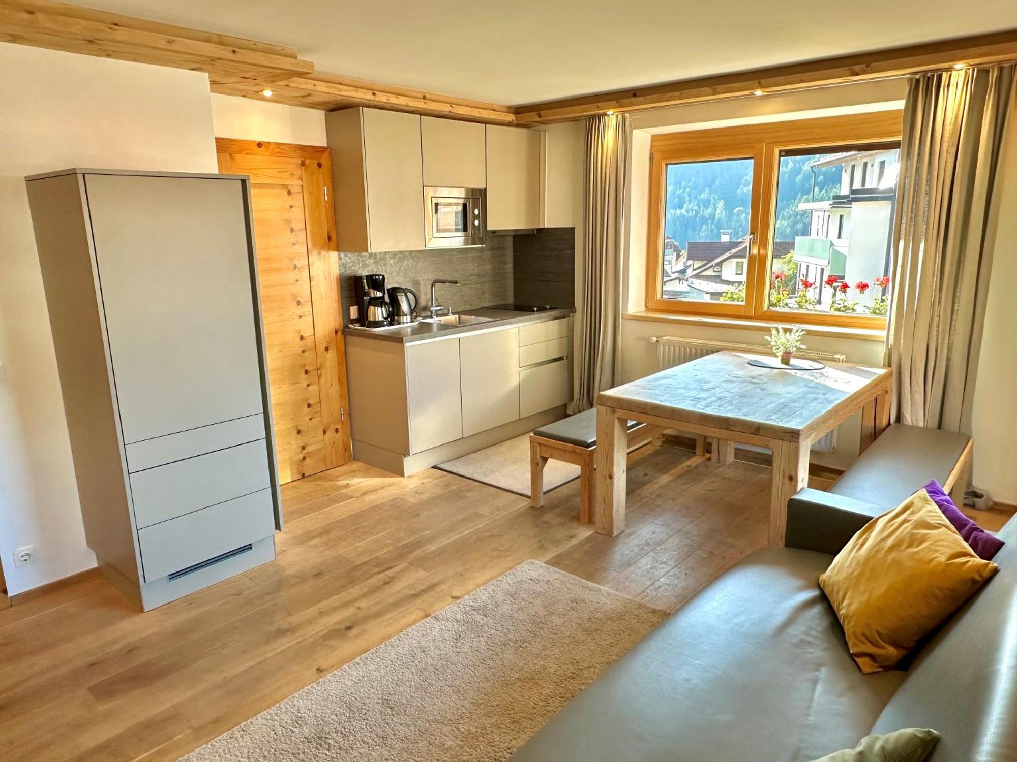 Aparthotel Kroesbacher フルプメス エクステリア 写真