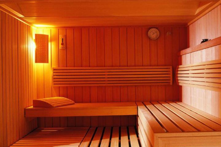 Aparthotel Kroesbacher フルプメス エクステリア 写真