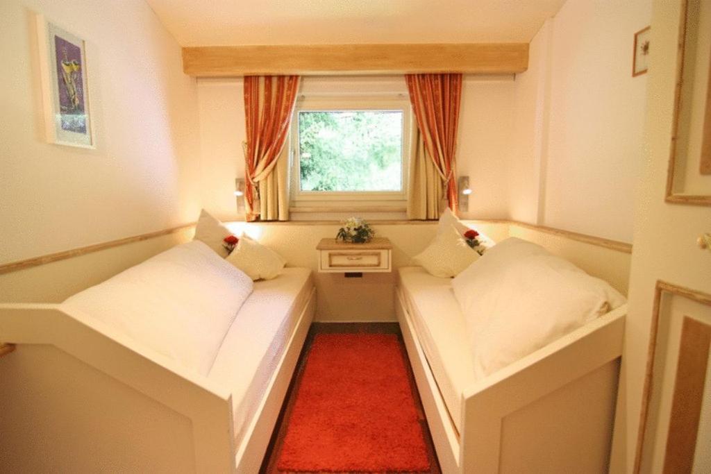 Aparthotel Kroesbacher フルプメス エクステリア 写真